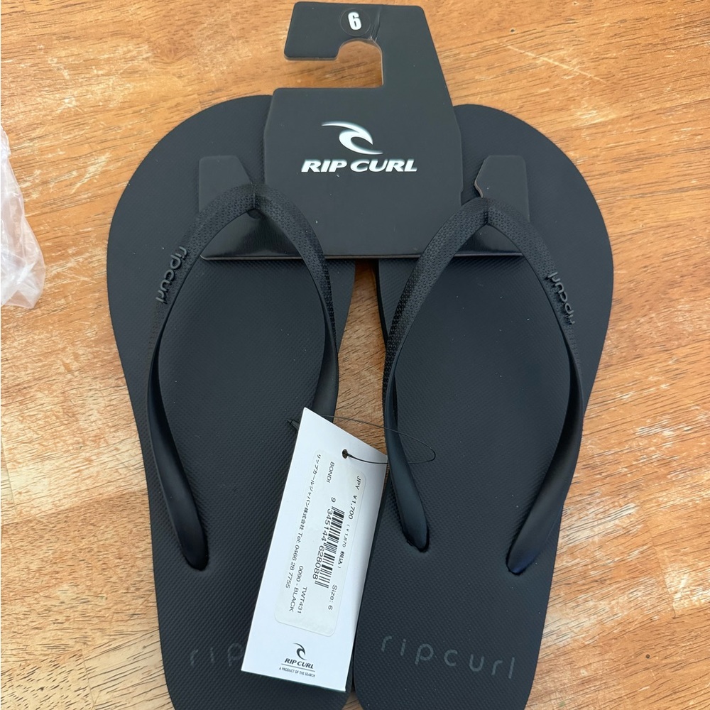 Rip Curl Flip Flops size 6 NWT